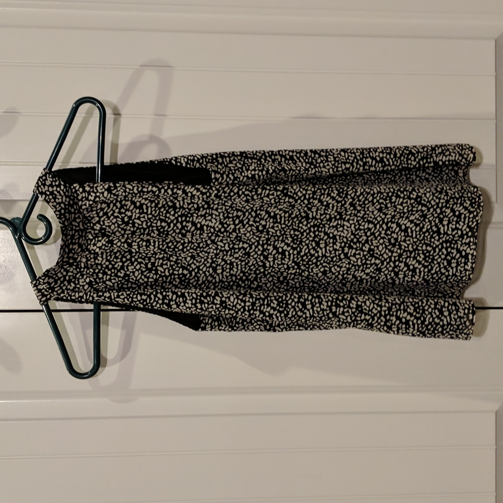 Talbots size 4 sleeveless top black and white